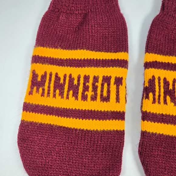 Minnesota Gophers Knit Mittens Maroon Gold Gear Collage Hockey Football Unisex - Picture 4 of 6